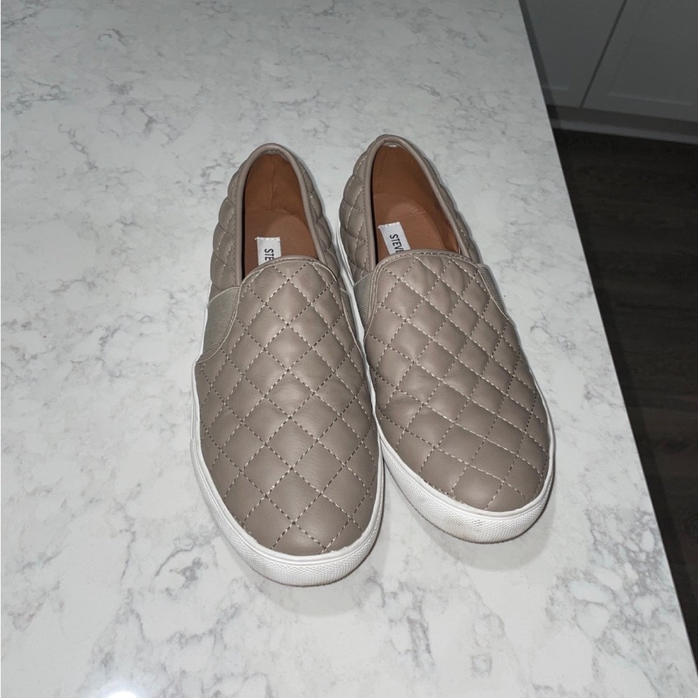 Endell Steve Madden Slip on Shoes